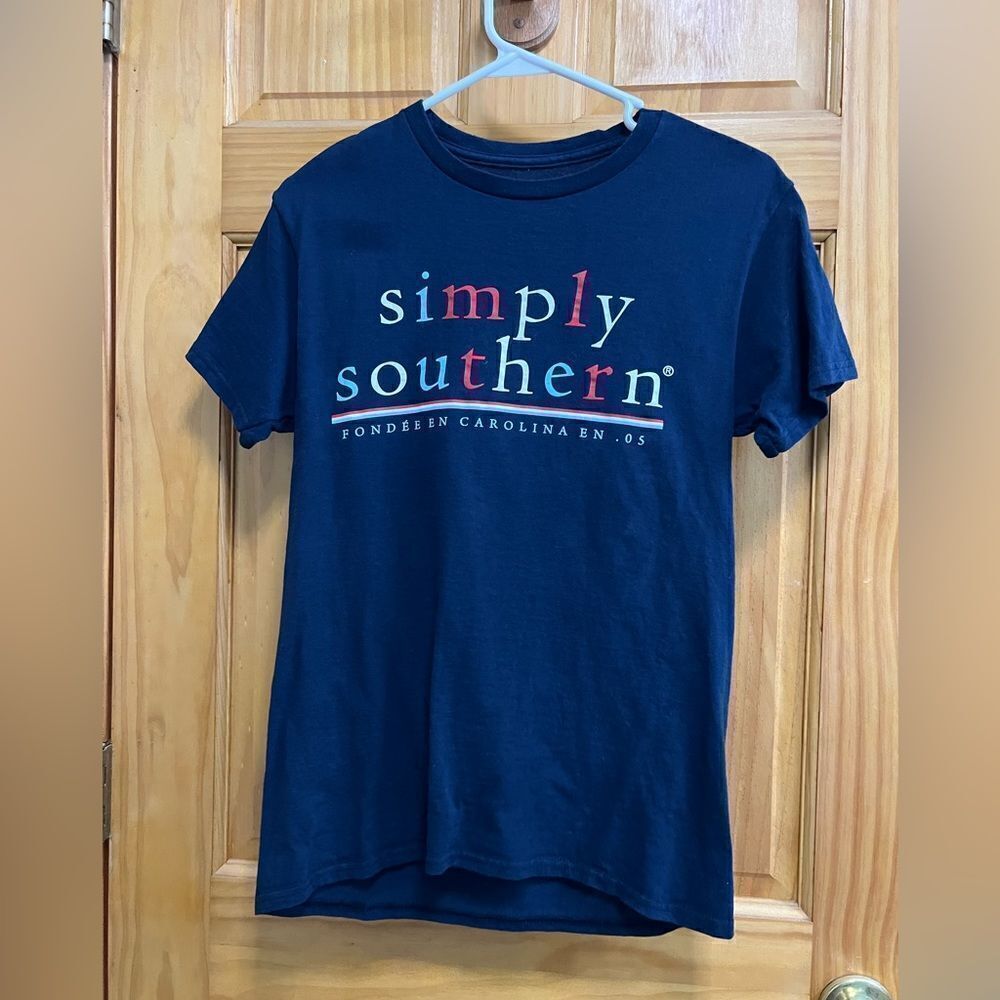 Women’s simply southern red white and moon size small t shirt